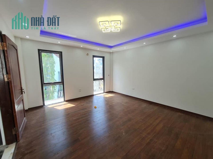 Hoàng Văn Thái, 38m2*5 tầng, 6.8 tỷ, lô góc, oto vào nhà