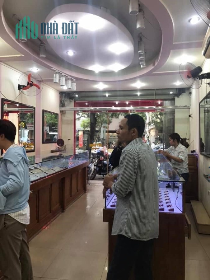 Mặt phố Xuân Thủy, Cầu Giấy, 65m, mặt tiền 4.5m, Hiếm, Đắc địa, 19.5 tỷ.