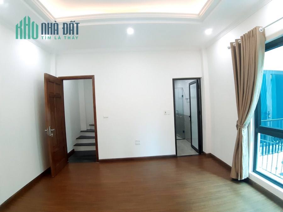 Bán nhà mới  lô góc, ngõ 75 Vĩnh Phúc, Ba Đình  45m, 5 tầng, giá 5 tỷ 300 triệu, nhà đẹp long lanh.