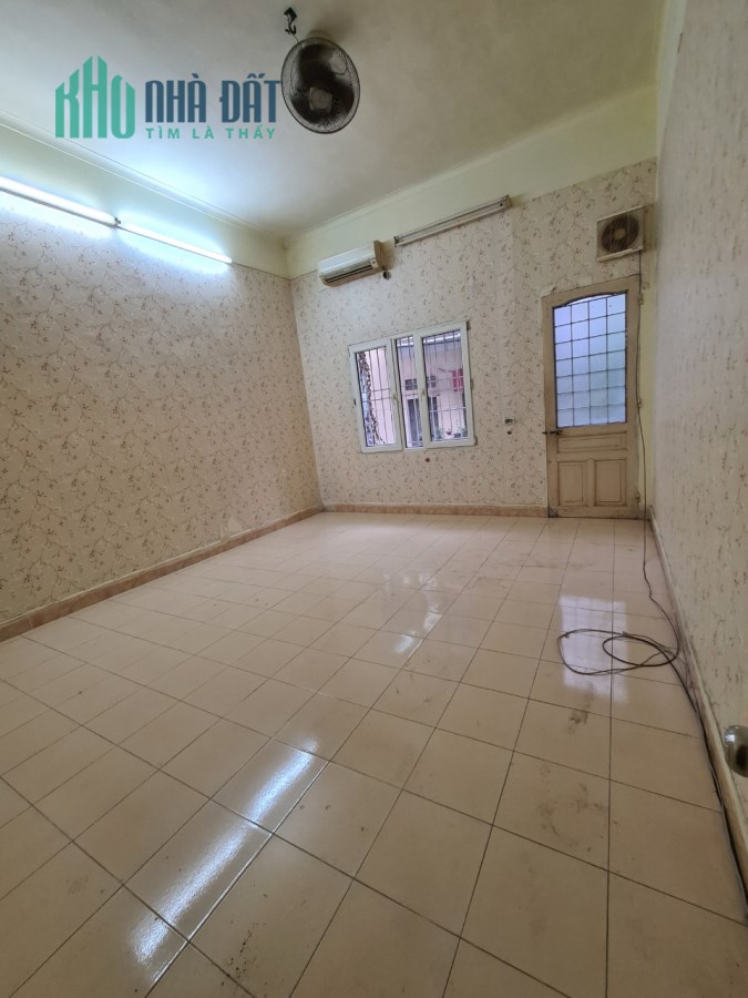 ​Cần cho thuê nhà nguyên căn đường 800A Nghĩa Đô: DTSD200m2, ô tô và nhà, 11tr