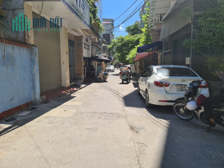 Cho thuê nhà nguyên căn Hoàng Quốc Việt: DT50mx5 tầng, ô tô đỗ cửa, giá 22tr