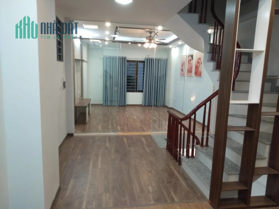 Hót! Bán nhà mới Cổ Nhuế, 52m2 x 5 tầng, nhỉnh 3 tỷ.