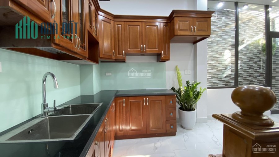 Bán gấp nhà Đại La, 40m2*5 tầng, 3 tỷ, lô góc, oto cách 50m