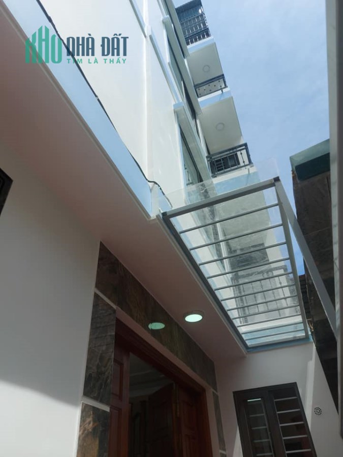Bán nhà mới xây phố Nguyễn Văn Cừ,Long Biên,30m,5 tầng,giá 3,35 tỷ.Lh:0989126619.