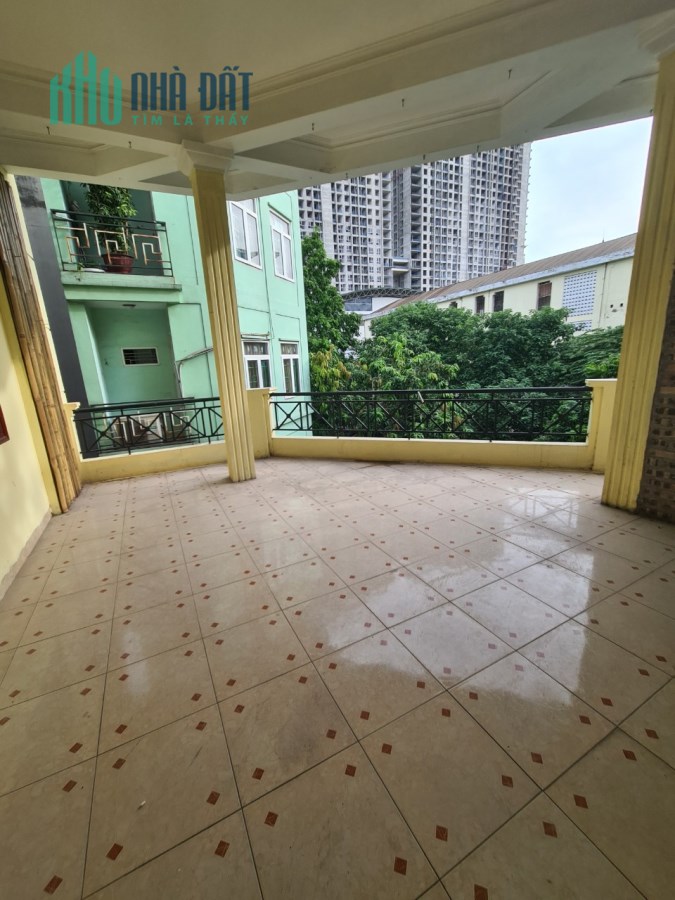 ​Cho thuê nhà Dịch Vọng Hậu-Cầu Giấy: DT70m2x4 tầng, lô góc, ô tô đỗ cửa, 25tr
