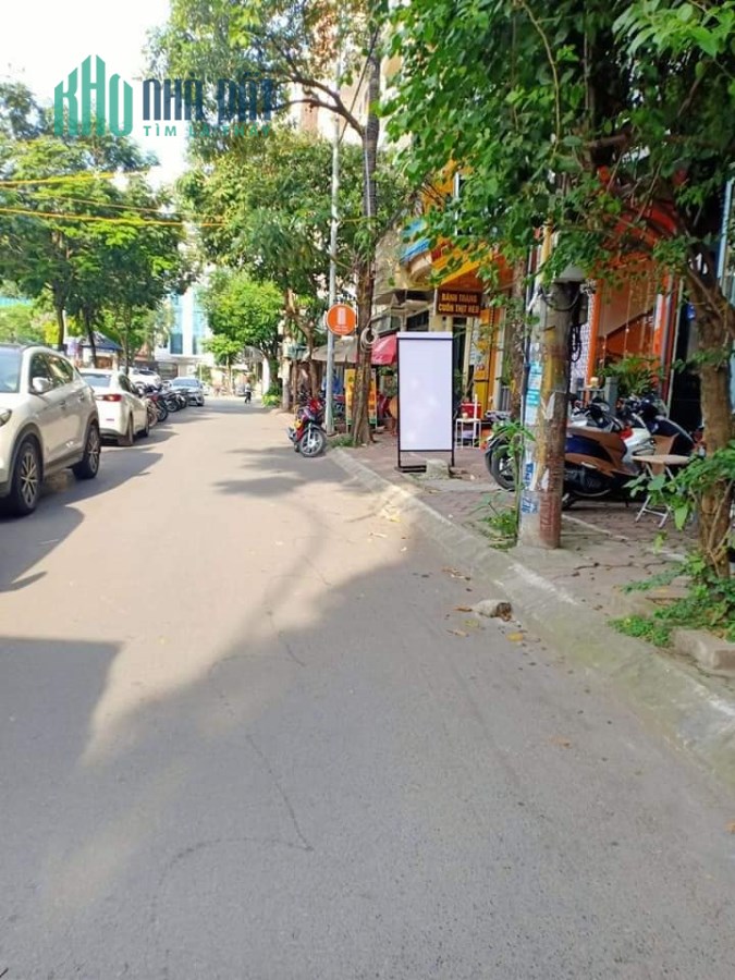 Bán nhà mặt phố Hoàng Cầu, 2 vỉa hè, kinh doanh, 50m2X4T, MT 4.2m, Giá nhỉnh 20 Tỷ