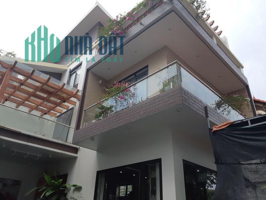 Bán gấp Biệt Thự  PHỐ CẦU GIẤY, 150m2, 4 Tầng, Hơn 40 tỷ, Ô tô, kinh doanh. LH: 0976772692.