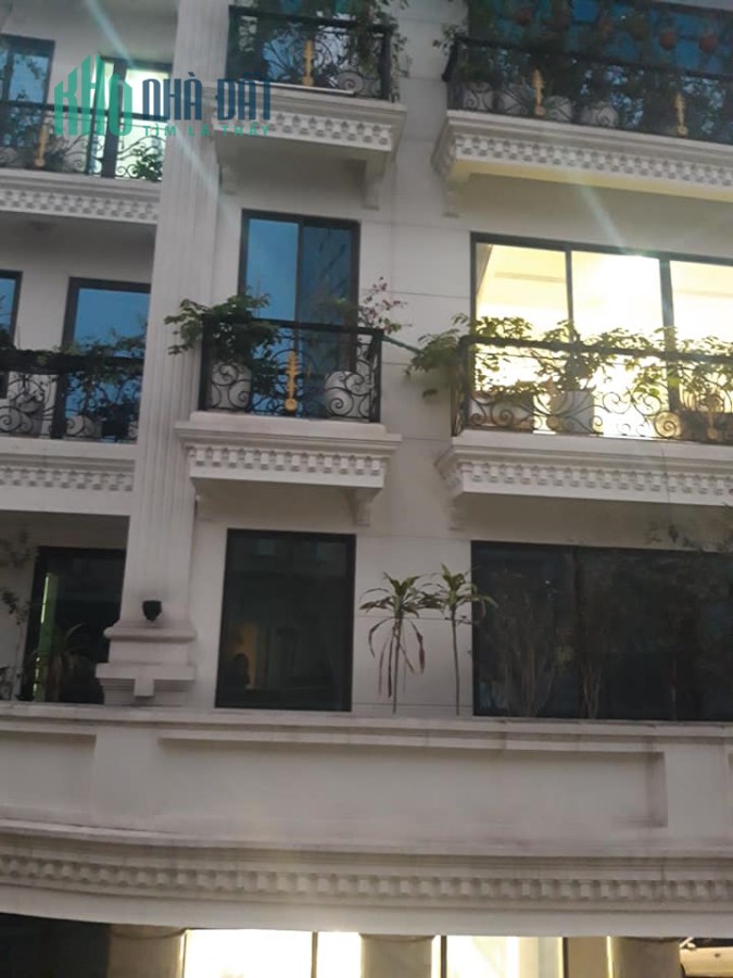 Đất nhà phân lô 2 mặt thoáng,ô tô vào phố Nguyễn Văn Cừ,Long Biên,90m,4 tầng,giá 12 tỷ.