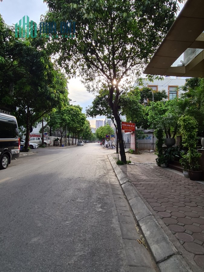Cho thuê mặt bằng kinh doanh Cầu Giấy: DTSD260m2, MT7.5, ô tô đậu cửa,