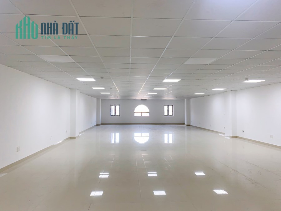 Cho thuê nhà Hoàng Cầu 240m x 8 tầng, MT 10m, có hầm , 2 thang máy, 300 triệu/t ( có cho thuê lẻ )