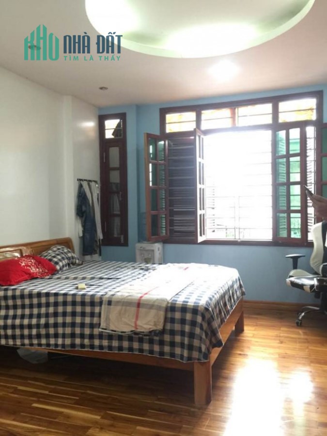 Mặt phố Láng 4 tầng -76m2 -ôto tránh - vỉa hè rộng, giá chỉ 24 tỷ.
