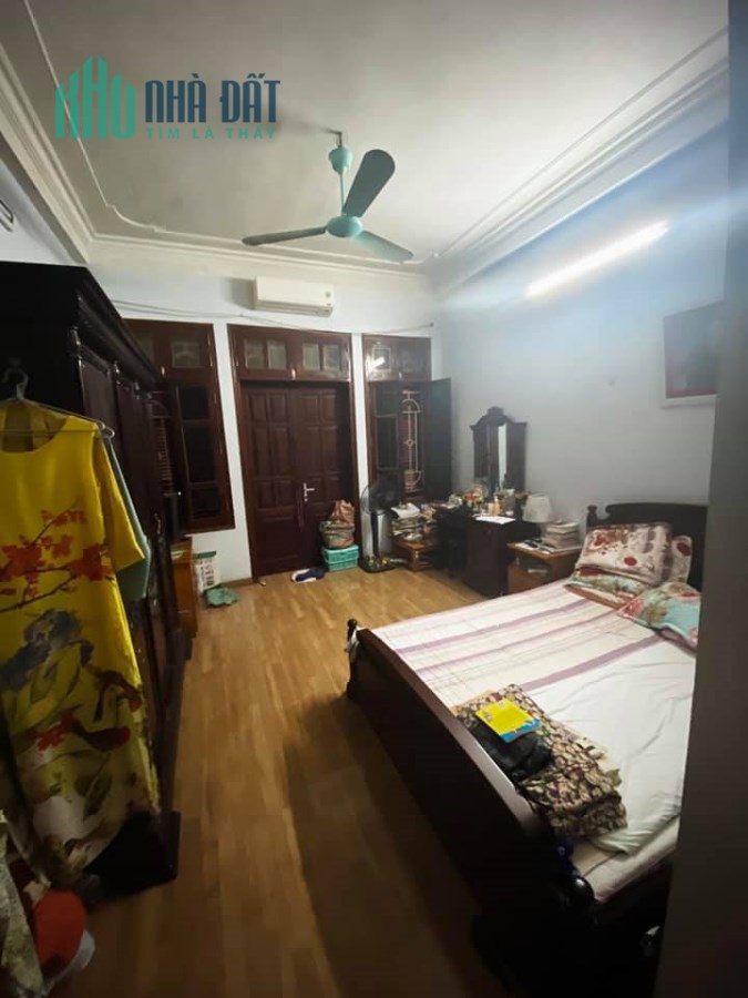 Cần bán nhà đẹp siêu rẻ Phố Hồng Hà, 40M,5T,MT4M ô tô đỗ cửa, thoáng sáng, kd đỉnh