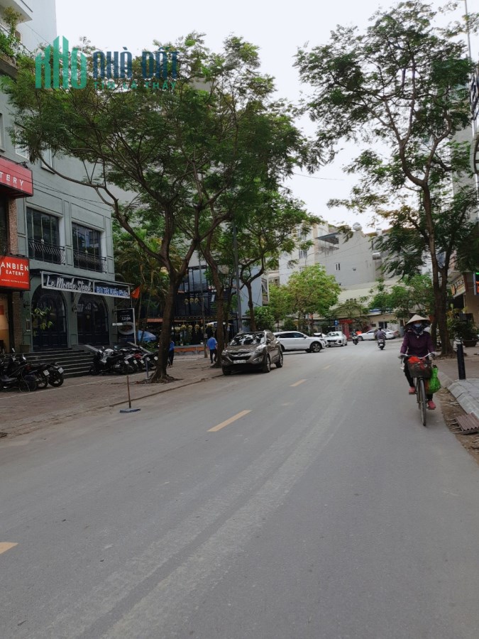 Bán ĐẤT tặng nhà đường Cầu Giấy, phù hợp xây văn phòng, khách sạn, DT 108m2, giá 16.8 tỷ