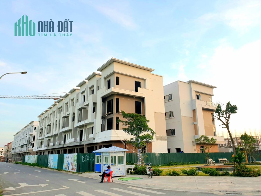 Nhà phố 4 tầng Centa Diamond kinh doanh hiện đại giáp dân cư sầm uất