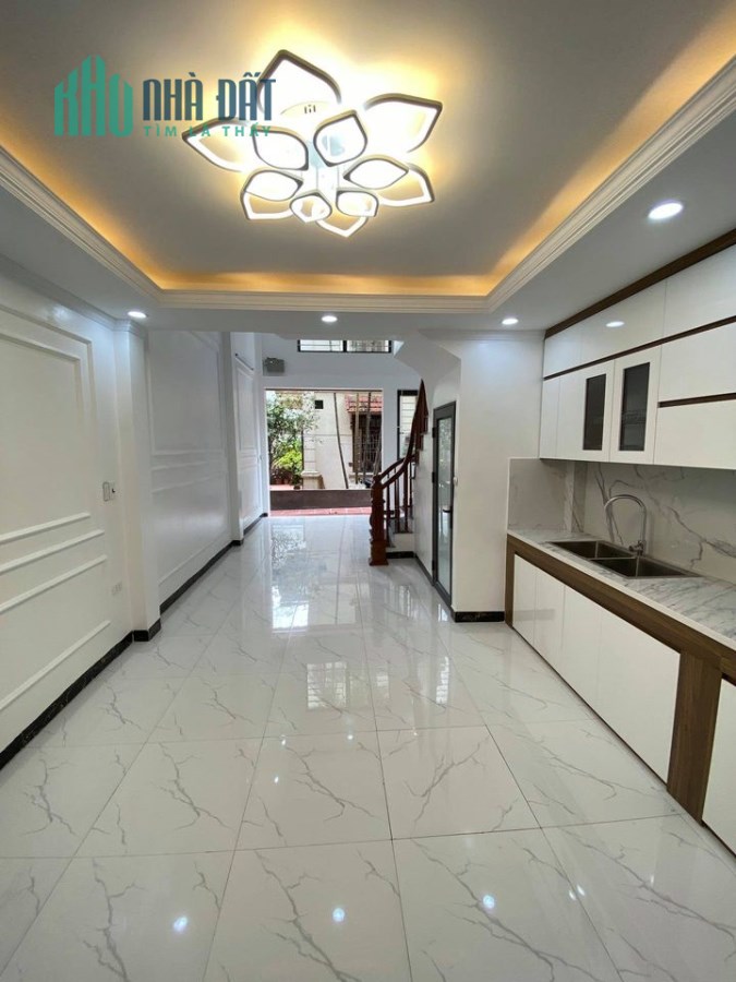Bán nhà Trần Thánh Tông, 52m2* 5 tầng, 7 tỷ, oto cách 20m