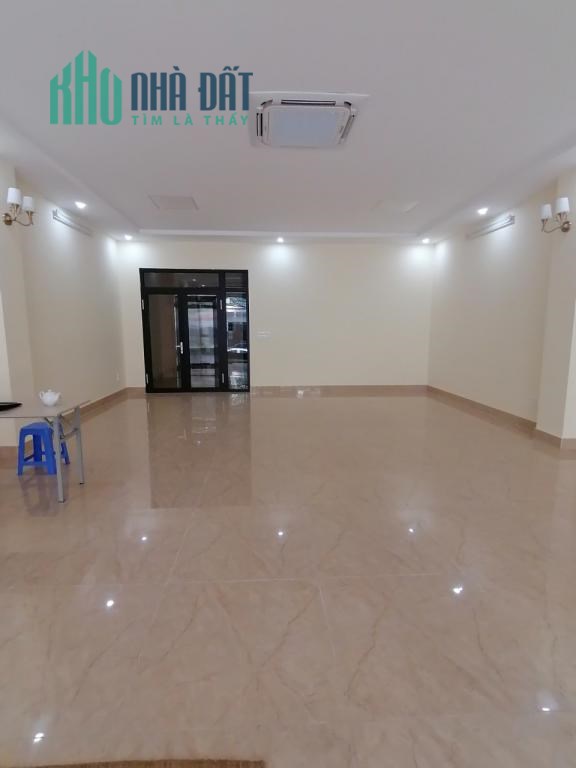 Bán gấp mặt phố Láng 4 tầng -76m2 - vỉa hè rộng, giá 24 tỷ.