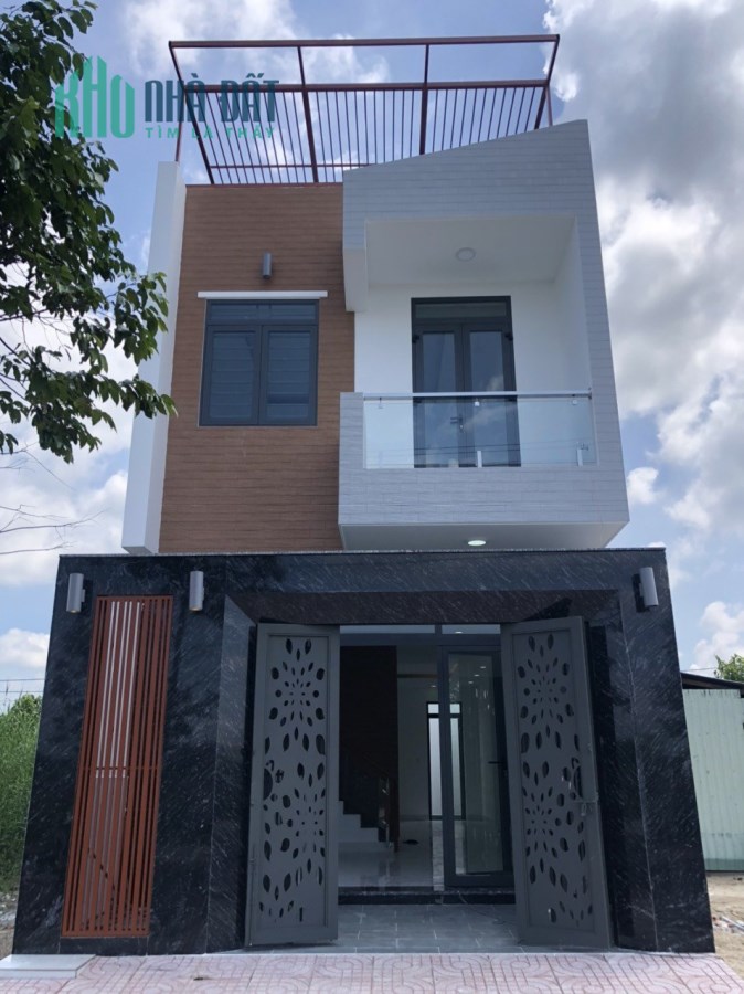 Nhà 1 trệt 2 lầu KĐT Sài Gòn Village , DT lớn, sổ hồng riêng, giá cực hời
