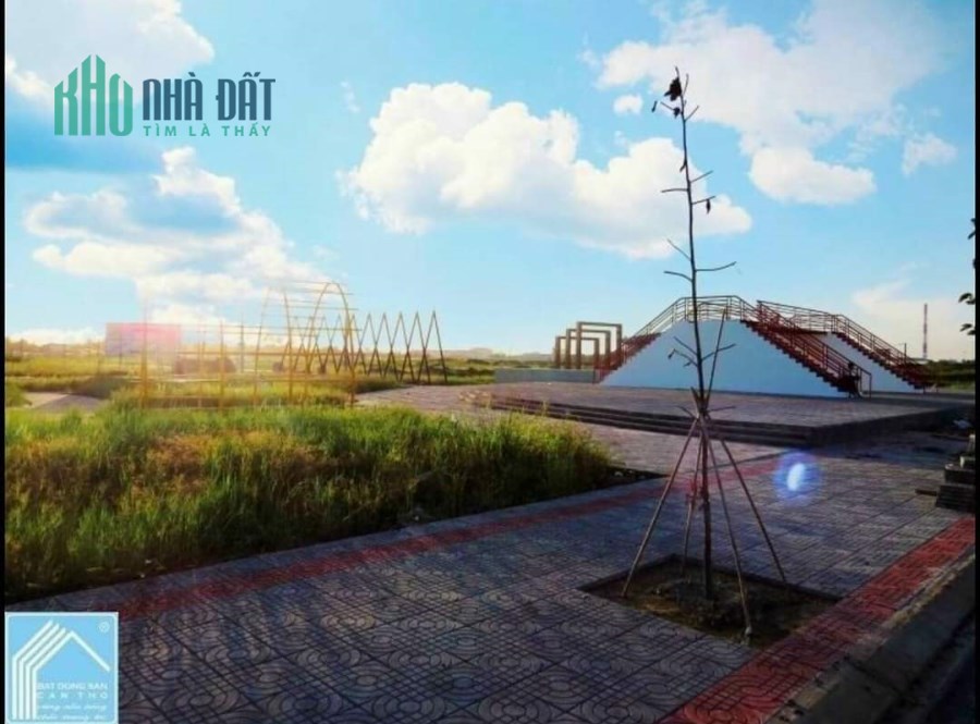 Bán gấp đất nền 2 mặt tiền đối diện cao ốc thựng mại