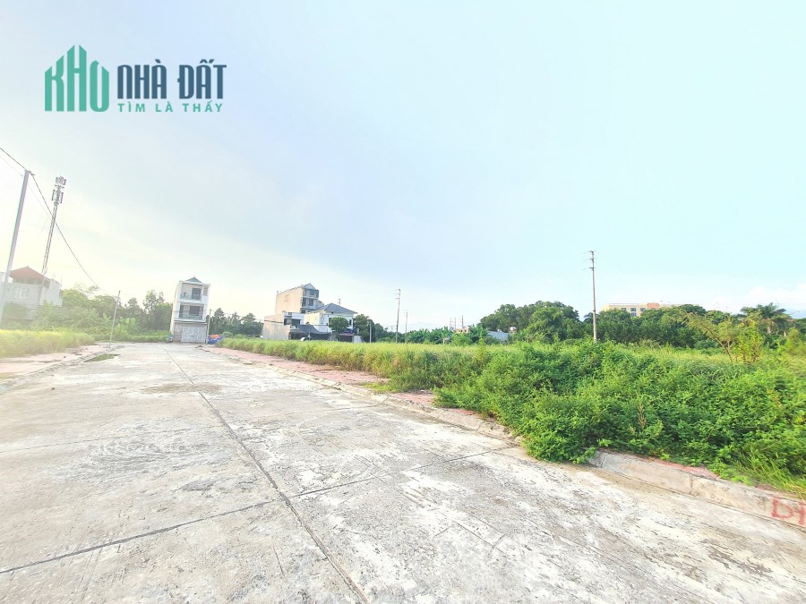 Cần bán 2 lô liền nhau khu phân lô Đồng Xuân, Kim Long. Gía 1,28 tỷ/ lô. Lh 0986.797.222