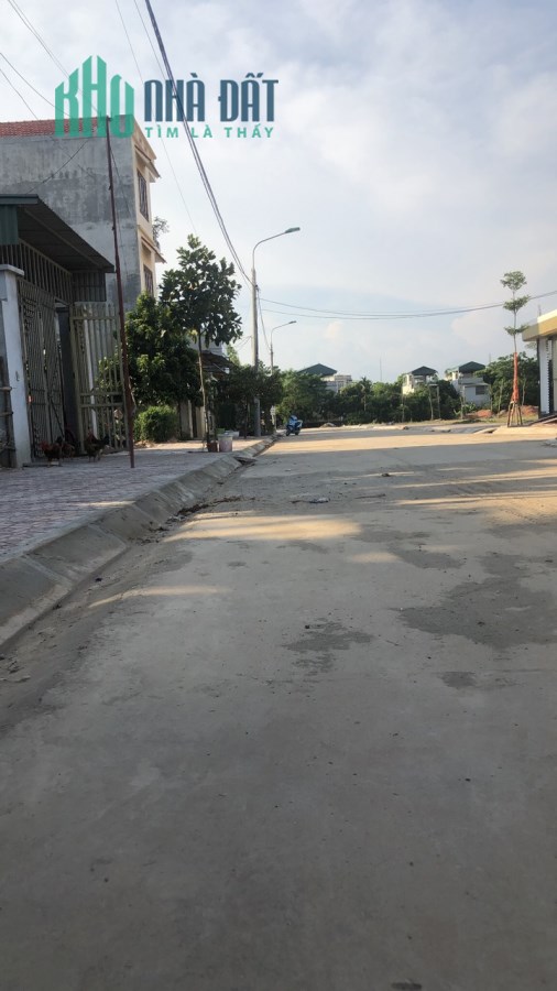 Bán 100m2 đất mặt đường Nguyễn Trường Tộ , Đồng Tâm, Vĩnh Yên. Giá 1,65 tỷ. Lh: 0986.797.222