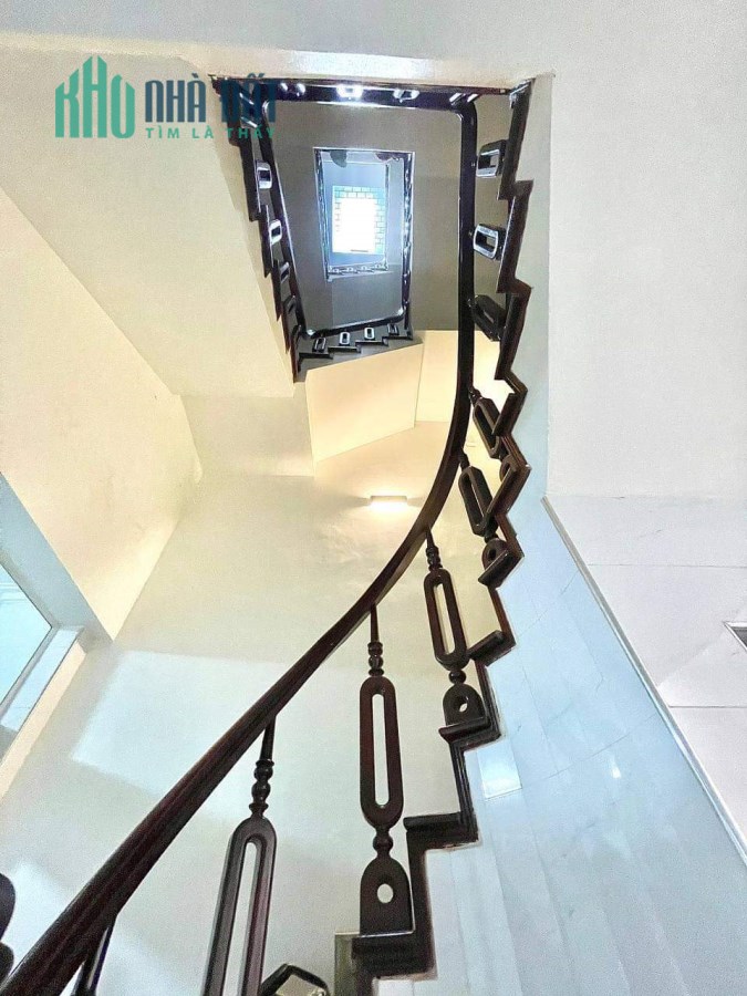 Bán Gấp nhà ngõ phố Đông Các dt 35m2 mặt tiền 5m ngõ ô tô đỗ cửa chỉ hơn 4 tỉ