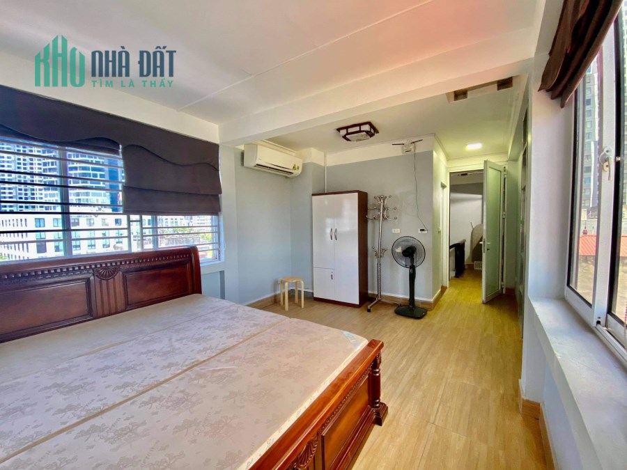 Bán Gấp nhà phố Trần Hữu Tước dt 35m2 mặt tiền 5m ngõ ô tô đỗ cửa chỉ hơn 4 tỉ
