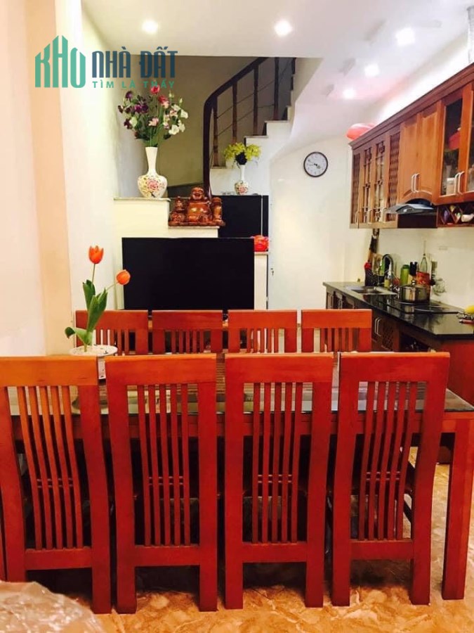 3 tỷ nhà Định Công . Nhà đẹp 4 tầng vẫn còn mới, gần phố