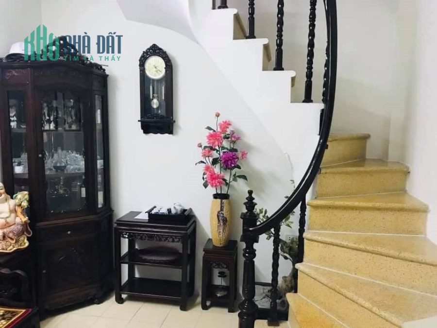 NHỈNH 3TỶ CÓ HỘ KHẨU TT QUẬN HOÀN KIẾM - GẦN PHỐ - 20M 5T - Ở NGAY