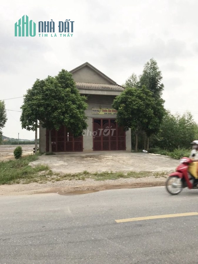 Bán lô đất 181m2, mặt đường QL37, xã Bắc Lũng, sổ đỏ đầy đủ, dễ thanh khoản. Lh:0918828147.