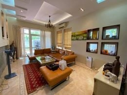 Bán Gấp Mặt phố Bà Triệu, ngã 5, thang máy, dòng tiền 1.2 tỷ/năm, 183m2, giá 110 tỷ. LH 0888679111