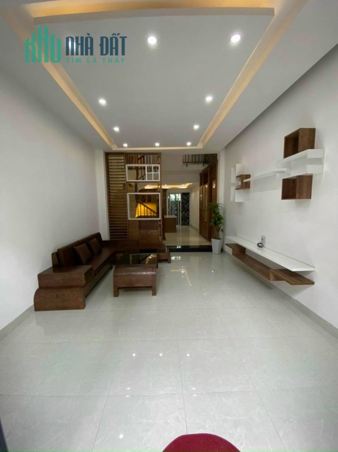 Bán nhà sổ đỏ vườn hoa Trần Quang Diệu, Đống Đa, ở luôn, 50m2, 5 tầng, 4 tỷ 6