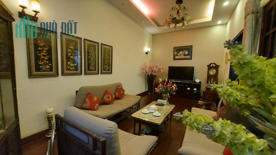 Bán nhà phân lô, ô tô Cầu Giấy 130m*4 tầng, MT 7.5m, giá 15 tỷ 700 triệu