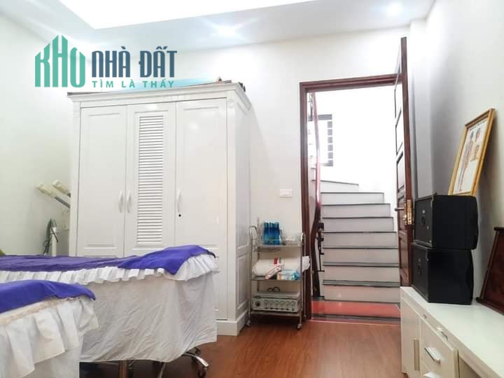 Bán nhà siêu đẹp, Lạc Long Quân, Cầu Giấy  31m2*5T, MT 4m, giá 3 tỷ 900 triệu,  nhà đẹp ở luôn.
