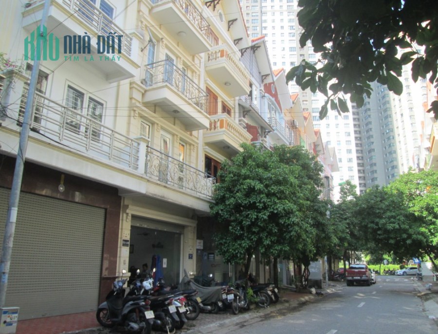 Tôi bán nhà liền kề 6 Làng việt kiều Châu Âu gần hồ 68m2x5T chỉ 7.777 tỷ. LH 0989.62.6116
