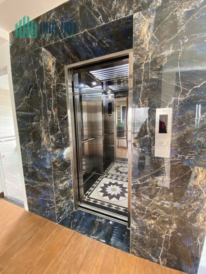 Bán nhà mặt phố Xã Đàn, Gần ngã 6 Ô Chợ Dừa, Vỉa hè rộng, 160m2, MT 6m