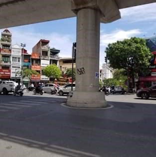 CHÍNH CHỦ RẤT CẦN TIỀN NÊN BÁN GẤP NHÀ MẶT ĐƯỜNG CẦU GIẤY. NHÀ ĐANG CHO THUÊ 50 TRIỆU/THÁNG.