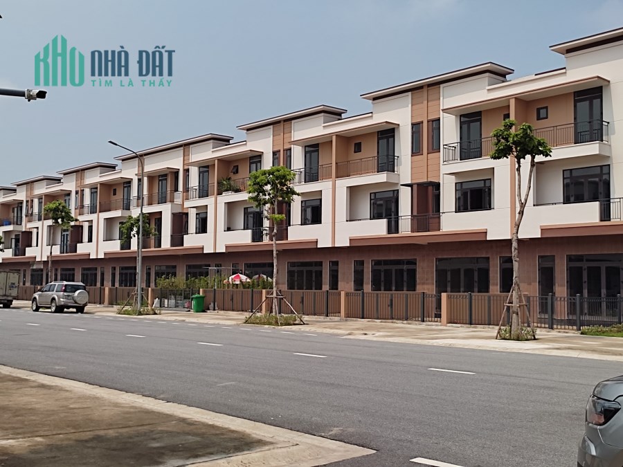 HOT!!! Căn nhà phố thương mại đầy đủ tiện ích nội + ngoại khu nằm áp sát đường cao tốc