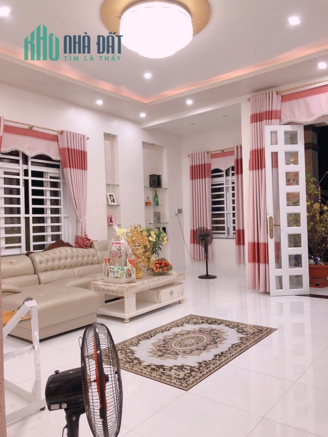 Nhà mái thái tx Hoà Thành, Tây Ninh, 280m2, nội thất sang trọng, chỉ 3.1 tỷ. Lh:0333212312
