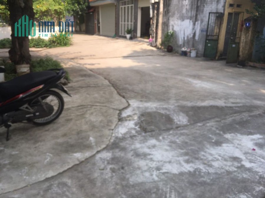 Chính chủ cần bán lô đất 36m2, oto vào tận đất, giá chỉ hơn 2 tỷ.