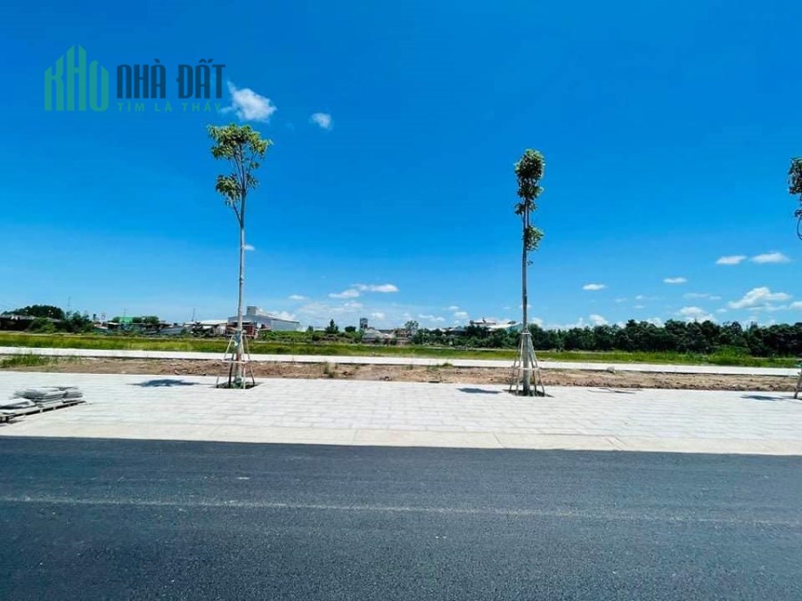 BÁN GẤP 3 NỀN LIỀN KỀ NGAY TRUNG TÂM THƯƠNG MẠI