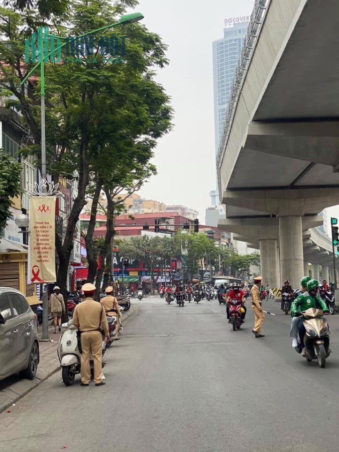 SIÊU HIẾM MẶT ĐƯỜNG CẦU GIẤY CẦN TIỀN NÊN BÁN GẤP GIÁ RẺ 12.5 TỶ! NHÀ ĐANG CHO THUÊ 50TR/ THÁNG