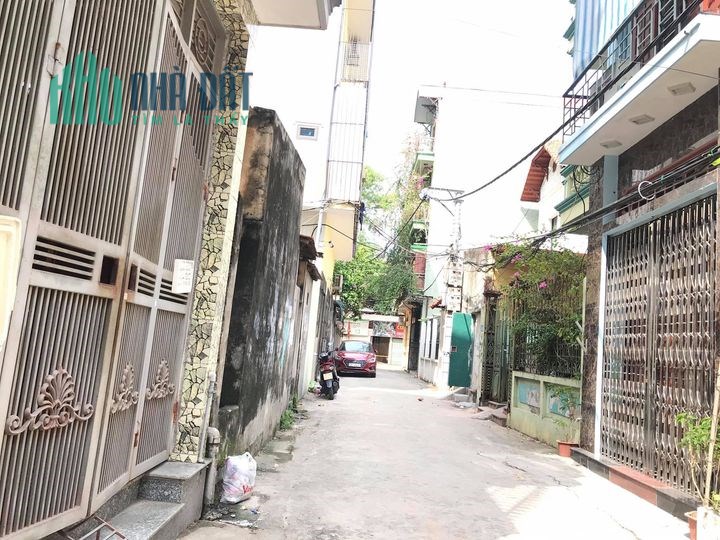 Nhà 3,5 Tầng tại Trầu Quỳ, Gia Lâm đường 4m , Ô tô thông.