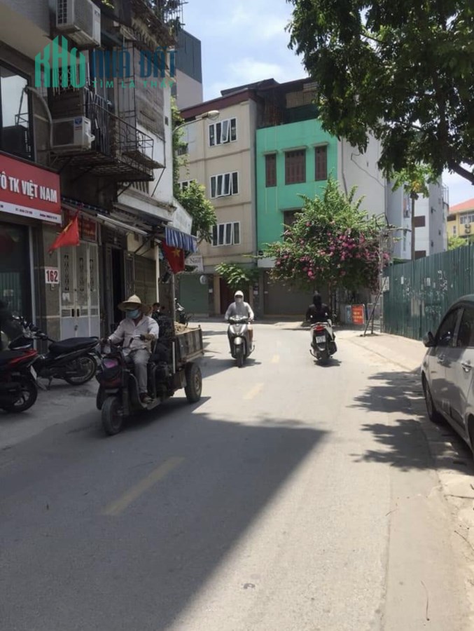 Cần bán gấp nhà phố Hoàng Hoa Thám 2,2 tỷ - 22m x 5 tầng, oto cách 10m, ngõ rộng