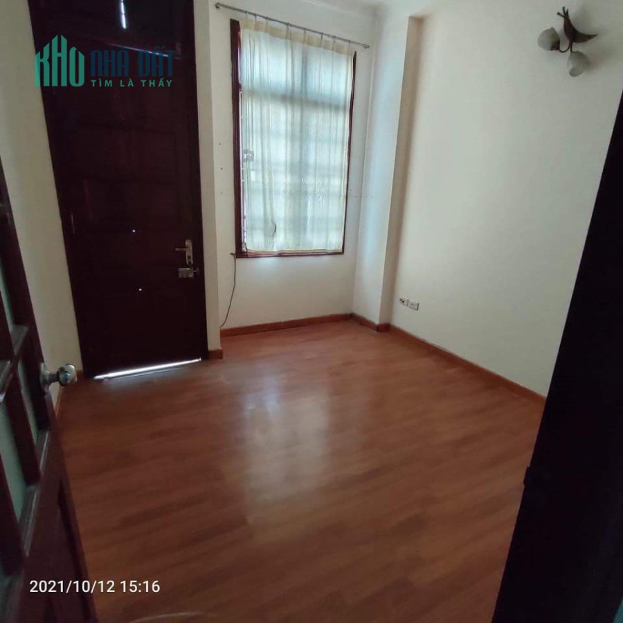 Bán nhà  siêu đẹp Lạc Long Quân, Tây Hồ, 21m2*5T,MT3.2m , giá 2tỷ 500 triệu  nhà đẹp ở luôn.