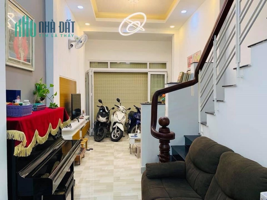 Cần bán gấp nhà mặt tiền Đinh Tiên Hoàng Phường 3 Bình Thạnh, 4 tầng, giá chỉ 7.65 tỷ.
