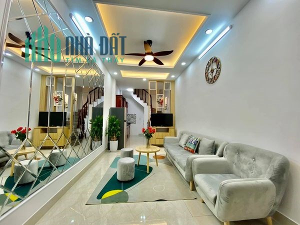 Bán nhà đẹp nội thất lung linh ở Tân Mai, Hoàng Mai, 33m2 x 5T chào 3.5 tỷ