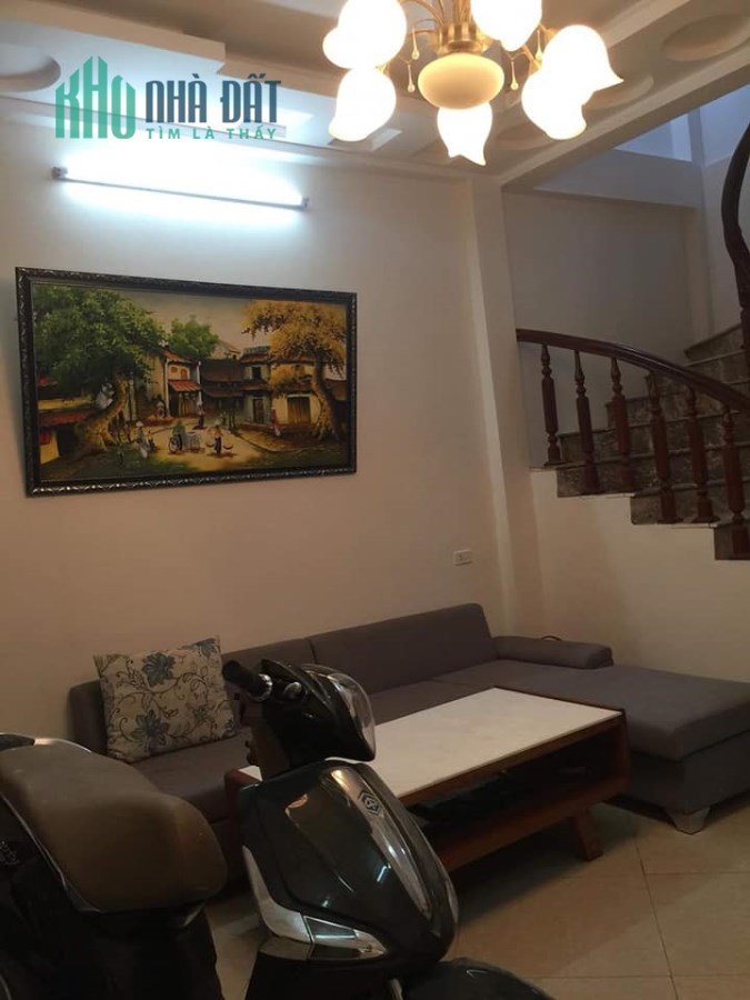 Bán nhà  mặt phố Đốc Ngữ, Ba Đình, 37m2*4T,MT3.5m , giá 5tỷ 500 kinh doanh sầm uất.