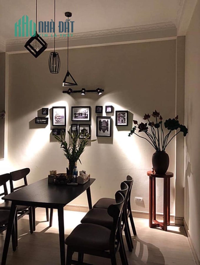 Bán CH tập thể Phố Trần Hưng Đạo ( tầng 2) giá 4,1 tỷ, 72m2, ở được luôn