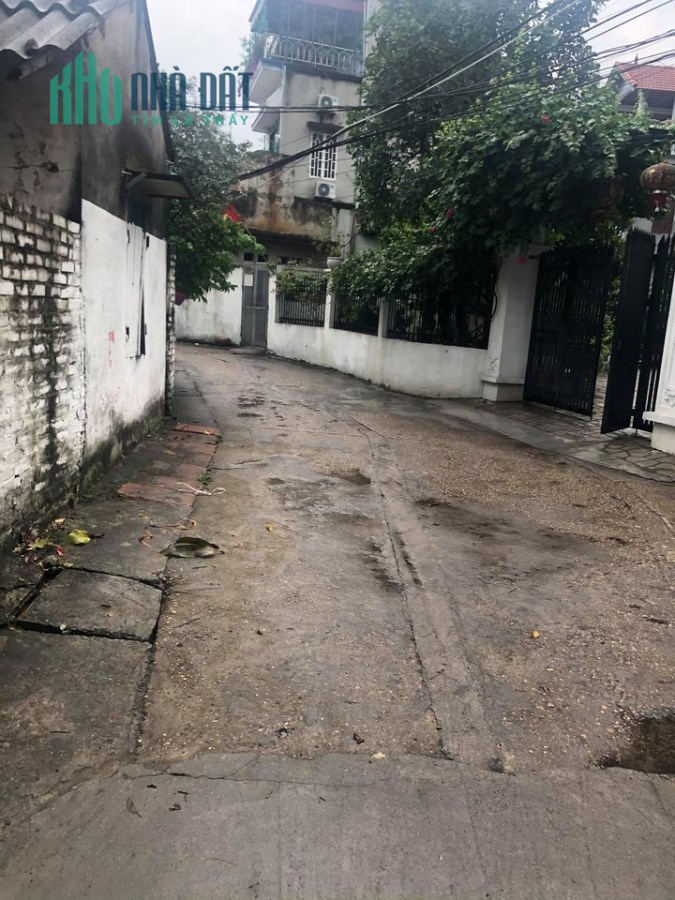 Bán đất Đa Tốn trục chính ô tô chạy qua. DT 136m2 giá chỉ 38 triệu/m2.