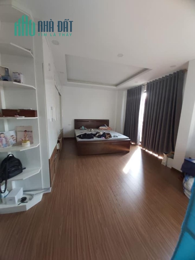 Bán nhà Vũ Đức Thận Long Biên, 34mx5T, 3.05 tỷ, sổ đỏ, 20m ra đường ô tô.